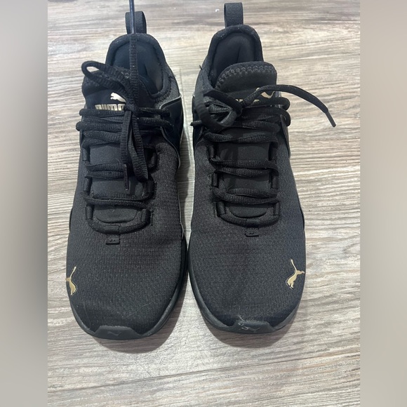 puma woman’s shoe - Picture 1 of 6